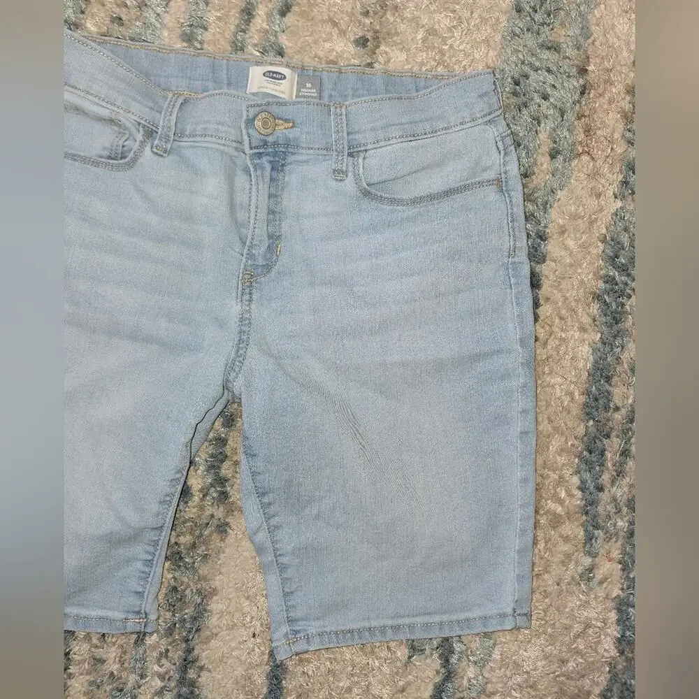 Old Navy Stretch Bermuda Shorts Set of 2 || GUC